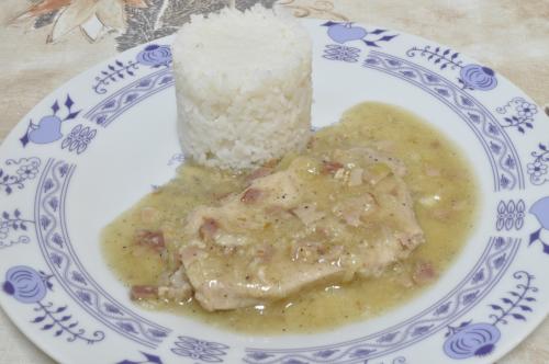 Dušené vepřové plátky na česneku – Snadné recept z Česko kuchyně, hotový za 30 - 45 minut